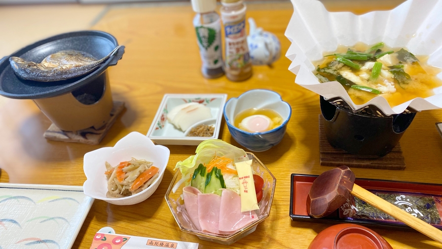 【朝食付ぷらん】ゆっくり遊んでチェックイン！魚のアラ入！温泉みそ汁☆地食材たっぷり健康な朝ごはん♪